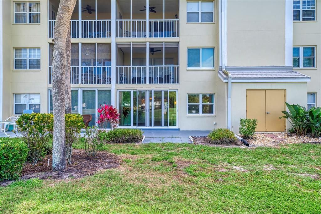 For Sale: $249,900 (2 beds, 2 baths, 1002 Square Feet)