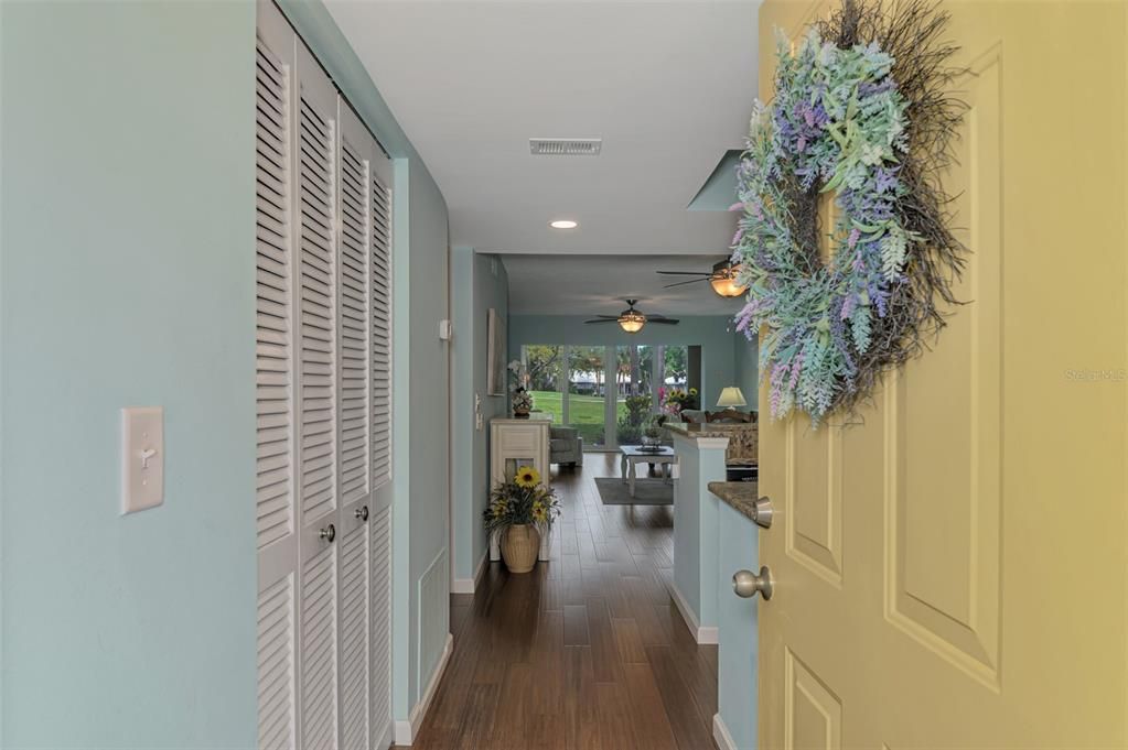 For Sale: $249,900 (2 beds, 2 baths, 1002 Square Feet)