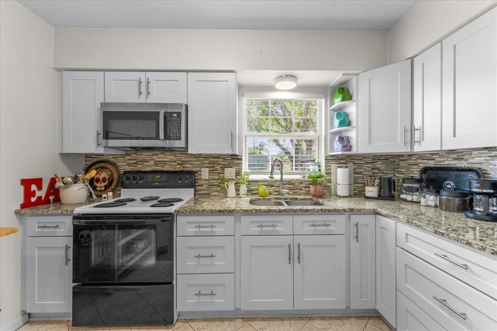 Под контрактом: $190,000 (2 спален, 1 ванн, 950 Квадратных фут)