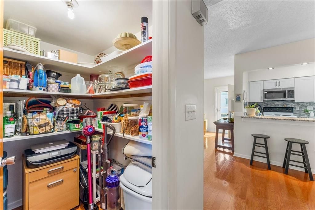 Под контрактом: $190,000 (2 спален, 1 ванн, 950 Квадратных фут)