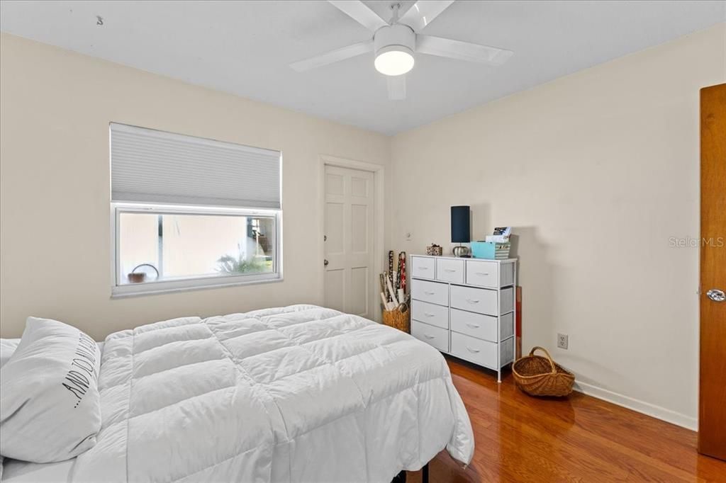 Под контрактом: $190,000 (2 спален, 1 ванн, 950 Квадратных фут)