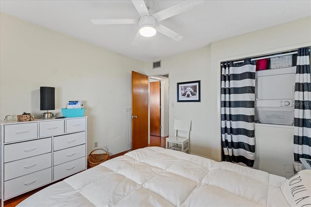 Под контрактом: $190,000 (2 спален, 1 ванн, 950 Квадратных фут)