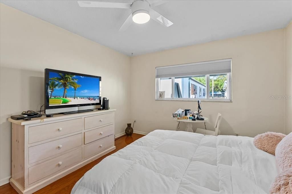 Под контрактом: $190,000 (2 спален, 1 ванн, 950 Квадратных фут)