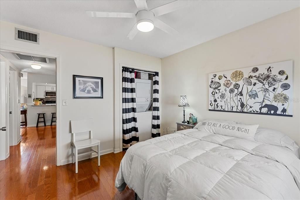 Под контрактом: $190,000 (2 спален, 1 ванн, 950 Квадратных фут)