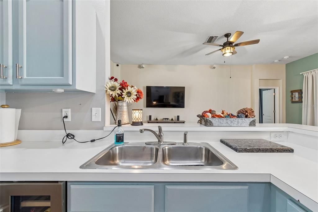 Activo con contrato: $379,000 (4 camas, 2 baños, 2114 Pies cuadrados)