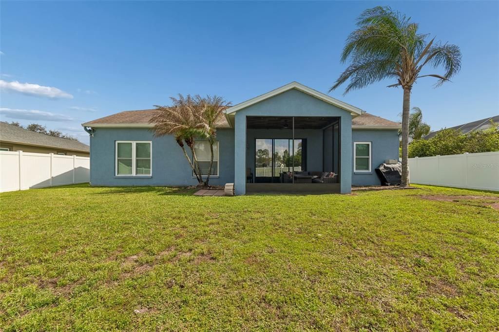 Activo con contrato: $379,000 (4 camas, 2 baños, 2114 Pies cuadrados)