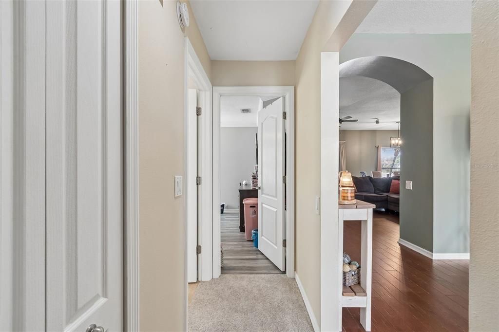 Activo con contrato: $379,000 (4 camas, 2 baños, 2114 Pies cuadrados)