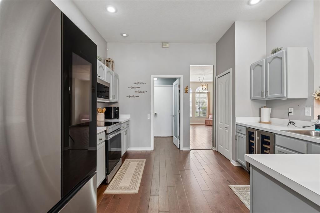 Activo con contrato: $379,000 (4 camas, 2 baños, 2114 Pies cuadrados)