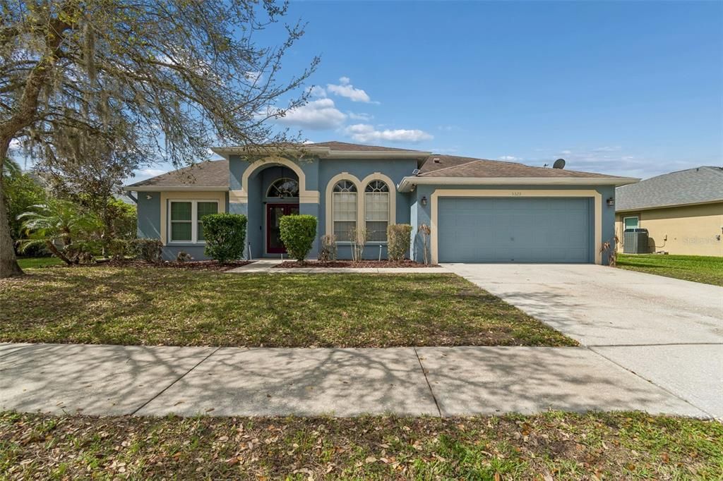 Activo con contrato: $379,000 (4 camas, 2 baños, 2114 Pies cuadrados)