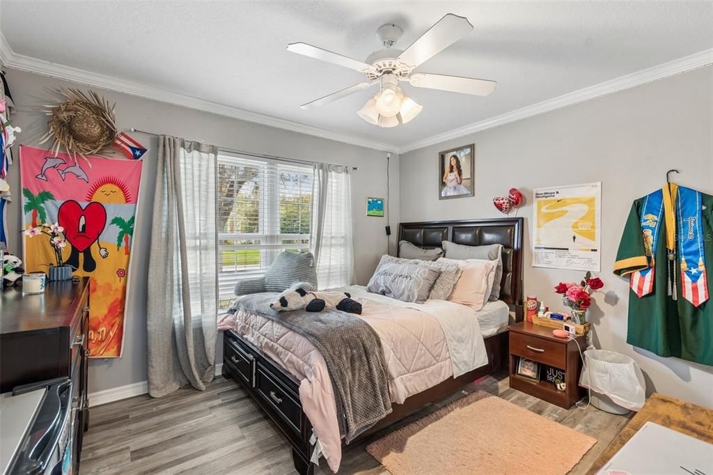Activo con contrato: $379,000 (4 camas, 2 baños, 2114 Pies cuadrados)