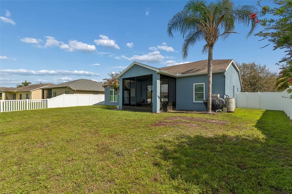 Activo con contrato: $379,000 (4 camas, 2 baños, 2114 Pies cuadrados)