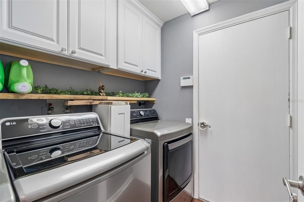 Activo con contrato: $379,000 (4 camas, 2 baños, 2114 Pies cuadrados)