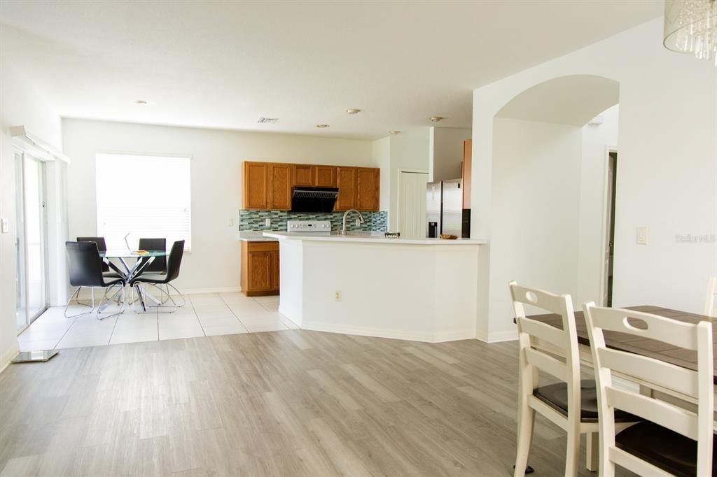 For Sale: $319,000 (3 beds, 2 baths, 1789 Square Feet)