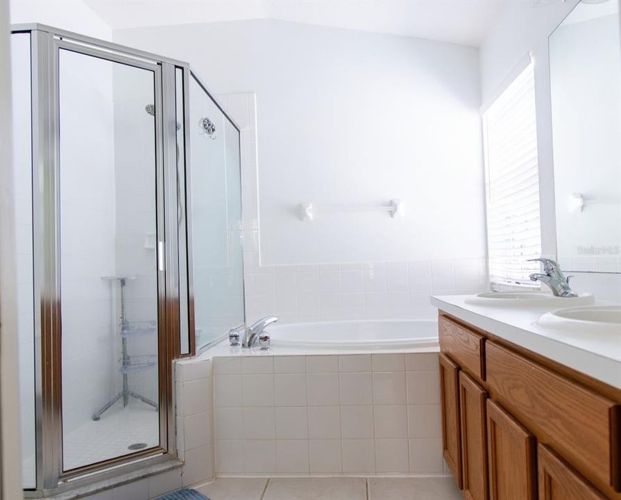 For Sale: $319,000 (3 beds, 2 baths, 1789 Square Feet)