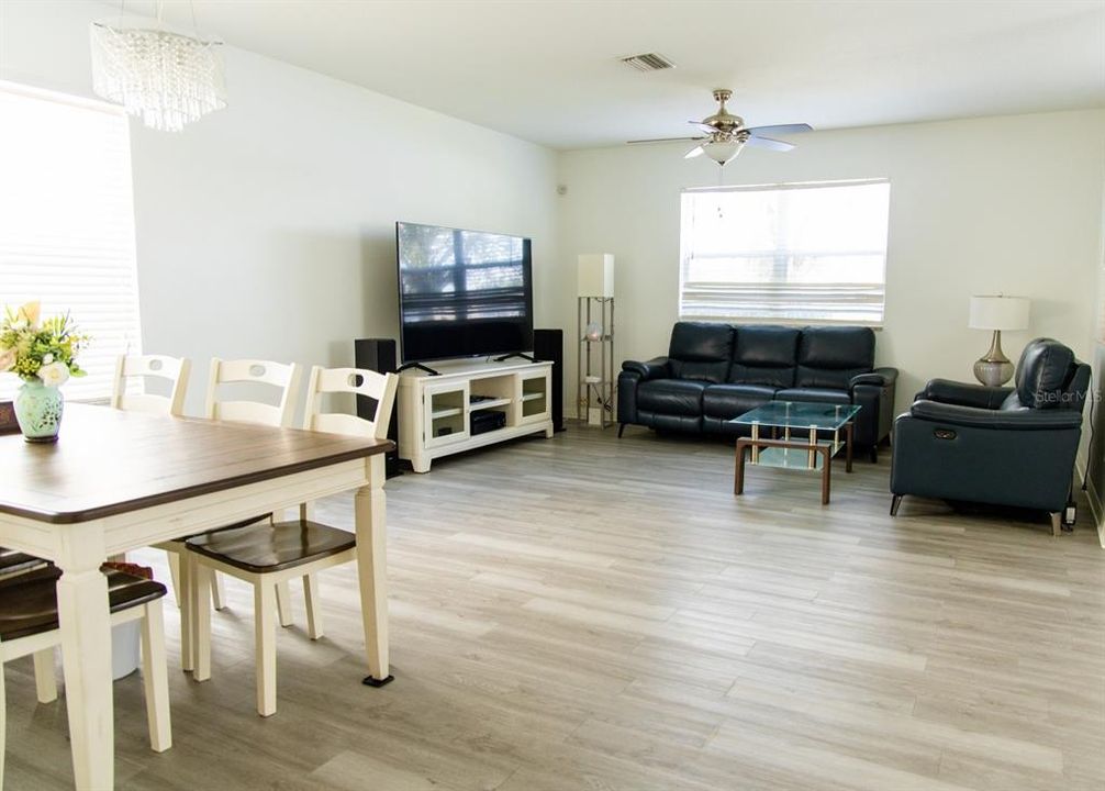 For Sale: $319,000 (3 beds, 2 baths, 1789 Square Feet)