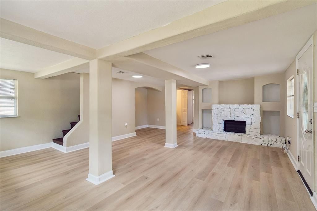 Под контрактом: $239,900 (3 спален, 2 ванн, 1728 Квадратных фут)