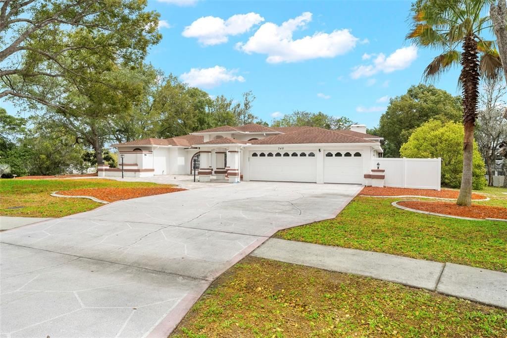 For Sale: $624,900 (4 beds, 3 baths, 3198 Square Feet)