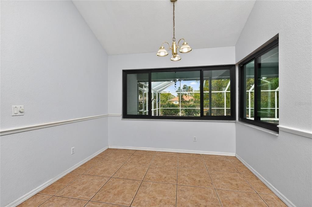 Activo con contrato: $565,000 (3 camas, 2 baños, 1885 Pies cuadrados)
