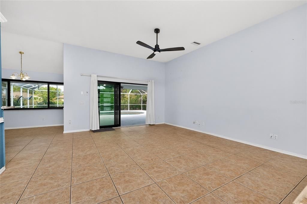 Activo con contrato: $565,000 (3 camas, 2 baños, 1885 Pies cuadrados)