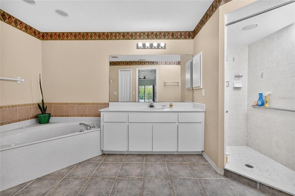 Activo con contrato: $565,000 (3 camas, 2 baños, 1885 Pies cuadrados)