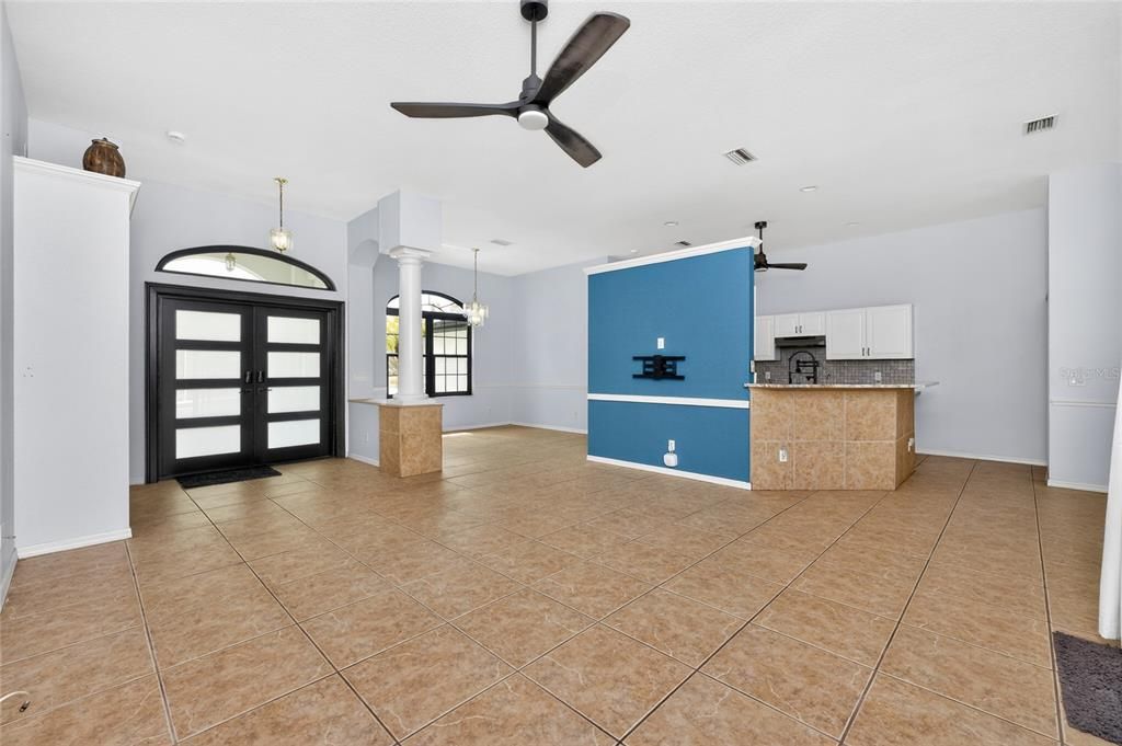Activo con contrato: $565,000 (3 camas, 2 baños, 1885 Pies cuadrados)