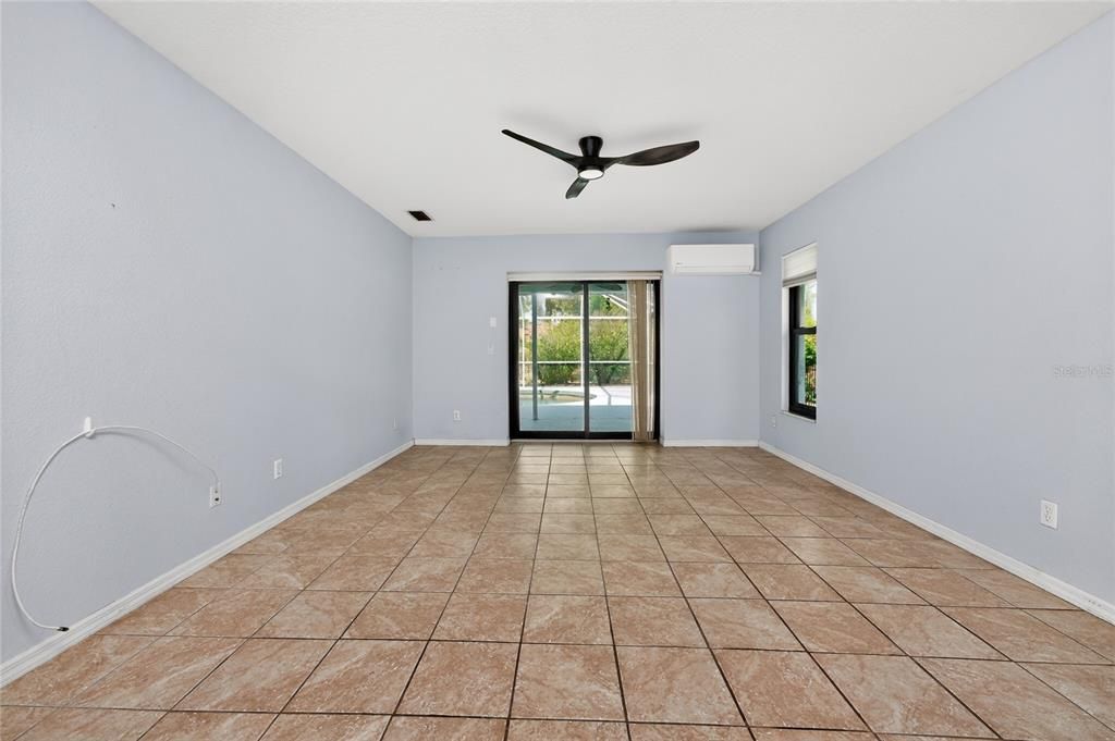 Activo con contrato: $565,000 (3 camas, 2 baños, 1885 Pies cuadrados)