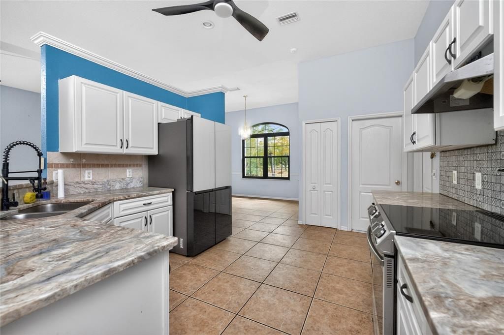 Activo con contrato: $565,000 (3 camas, 2 baños, 1885 Pies cuadrados)
