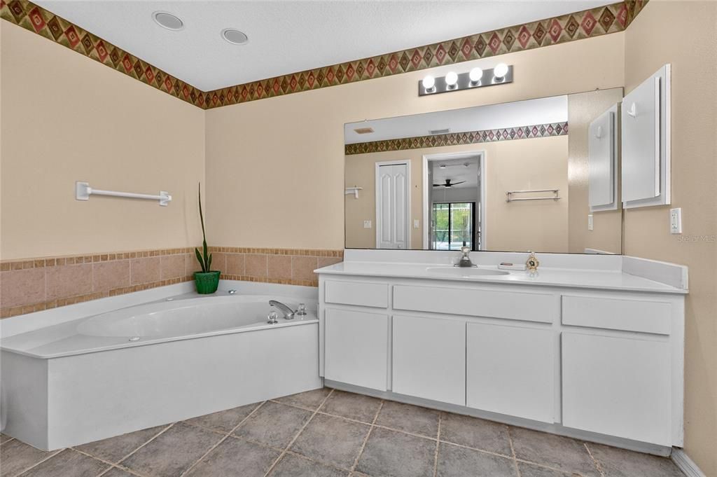 Activo con contrato: $565,000 (3 camas, 2 baños, 1885 Pies cuadrados)