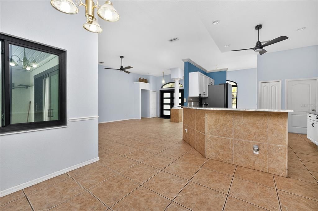 Activo con contrato: $565,000 (3 camas, 2 baños, 1885 Pies cuadrados)