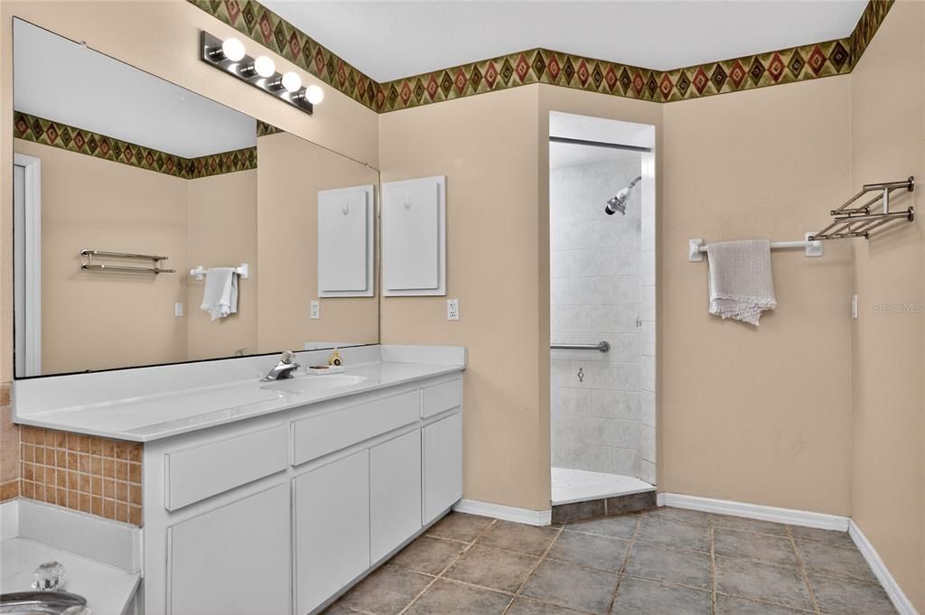 Activo con contrato: $565,000 (3 camas, 2 baños, 1885 Pies cuadrados)