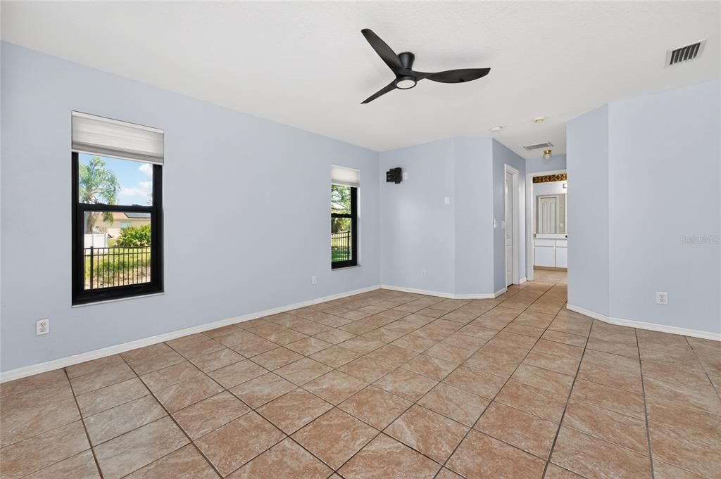 Activo con contrato: $565,000 (3 camas, 2 baños, 1885 Pies cuadrados)