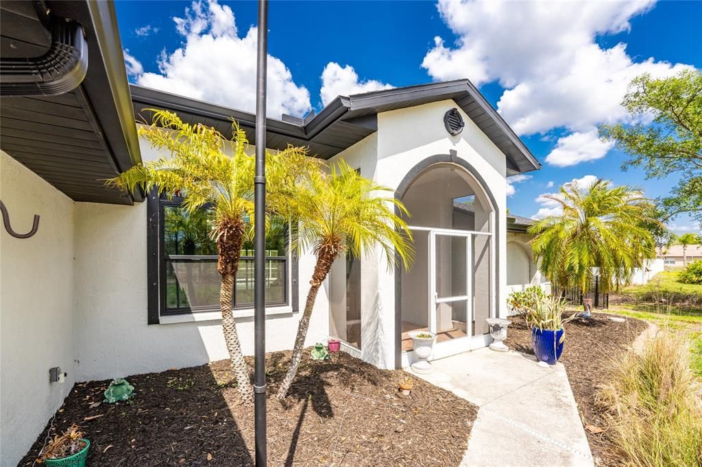 Activo con contrato: $565,000 (3 camas, 2 baños, 1885 Pies cuadrados)