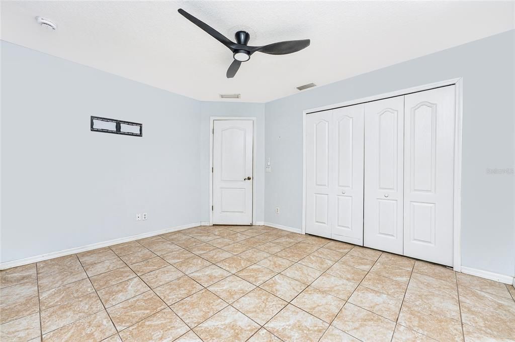 Activo con contrato: $565,000 (3 camas, 2 baños, 1885 Pies cuadrados)