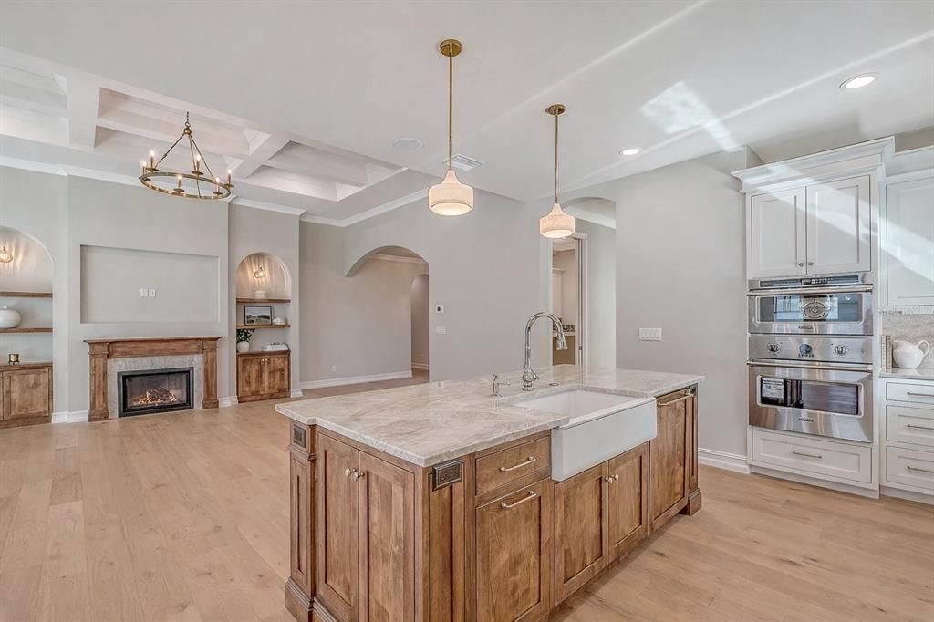 For Sale: $3,890,000 (6 beds, 4 baths, 4755 Square Feet)