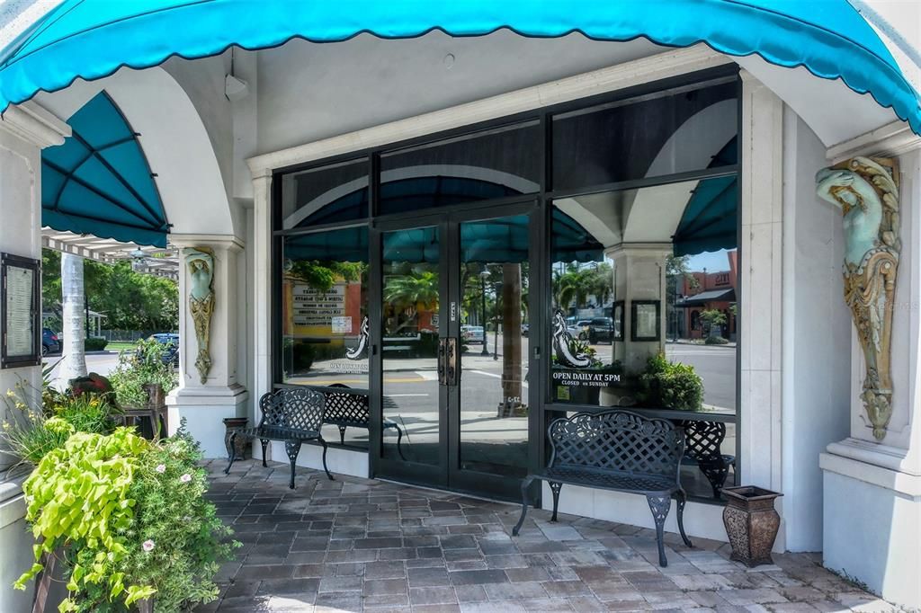 For Sale: $3,890,000 (6 beds, 4 baths, 4755 Square Feet)