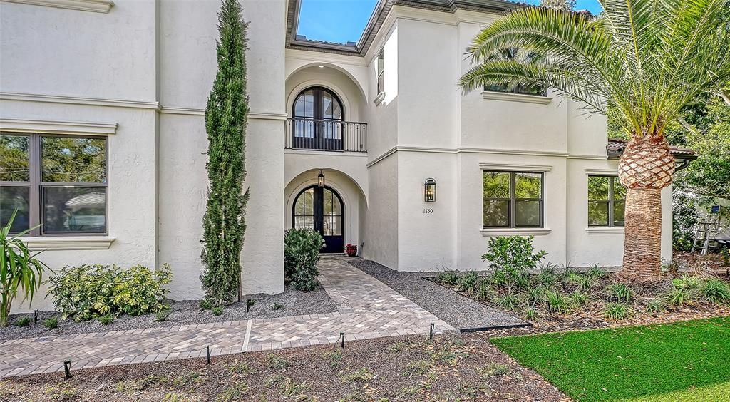 For Sale: $3,890,000 (6 beds, 4 baths, 4755 Square Feet)