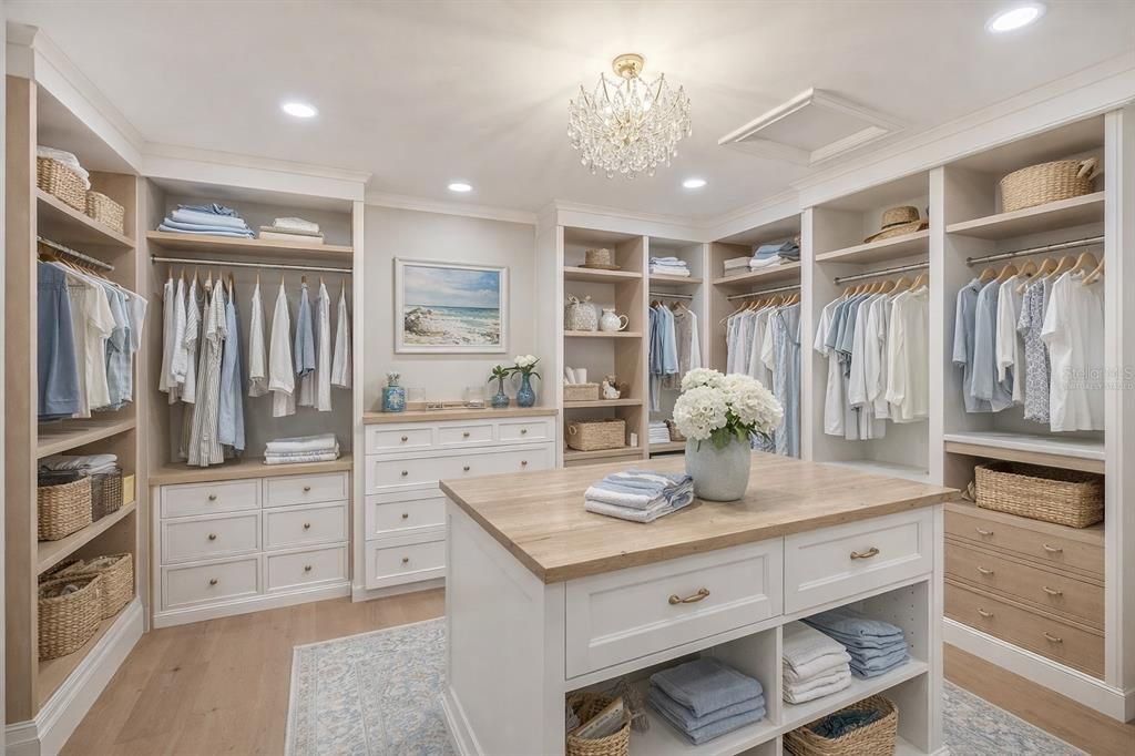 For Sale: $3,890,000 (6 beds, 4 baths, 4755 Square Feet)