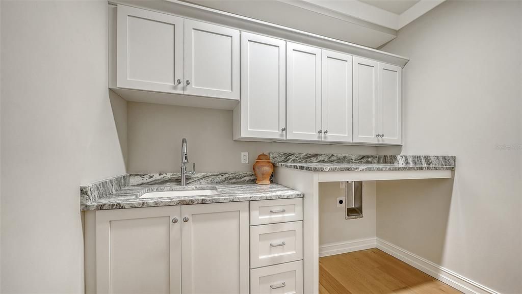 For Sale: $3,890,000 (6 beds, 4 baths, 4755 Square Feet)