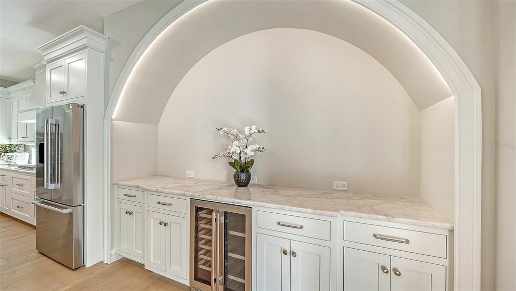For Sale: $3,890,000 (6 beds, 4 baths, 4755 Square Feet)
