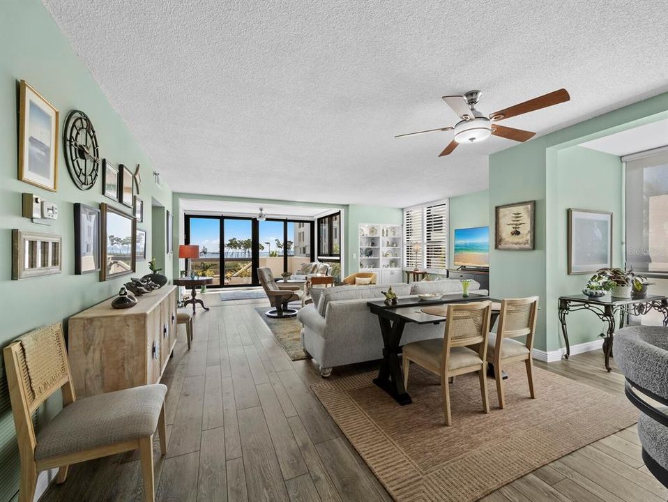 En Venta: $899,000 (2 camas, 2 baños, 1715 Pies cuadrados)