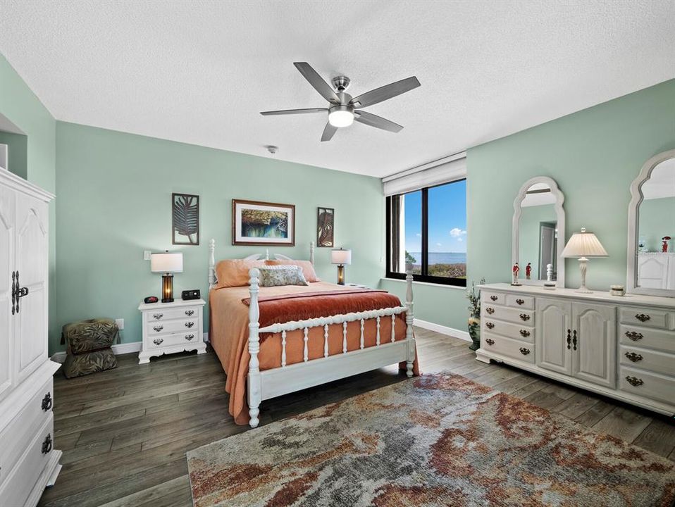 En Venta: $899,000 (2 camas, 2 baños, 1715 Pies cuadrados)