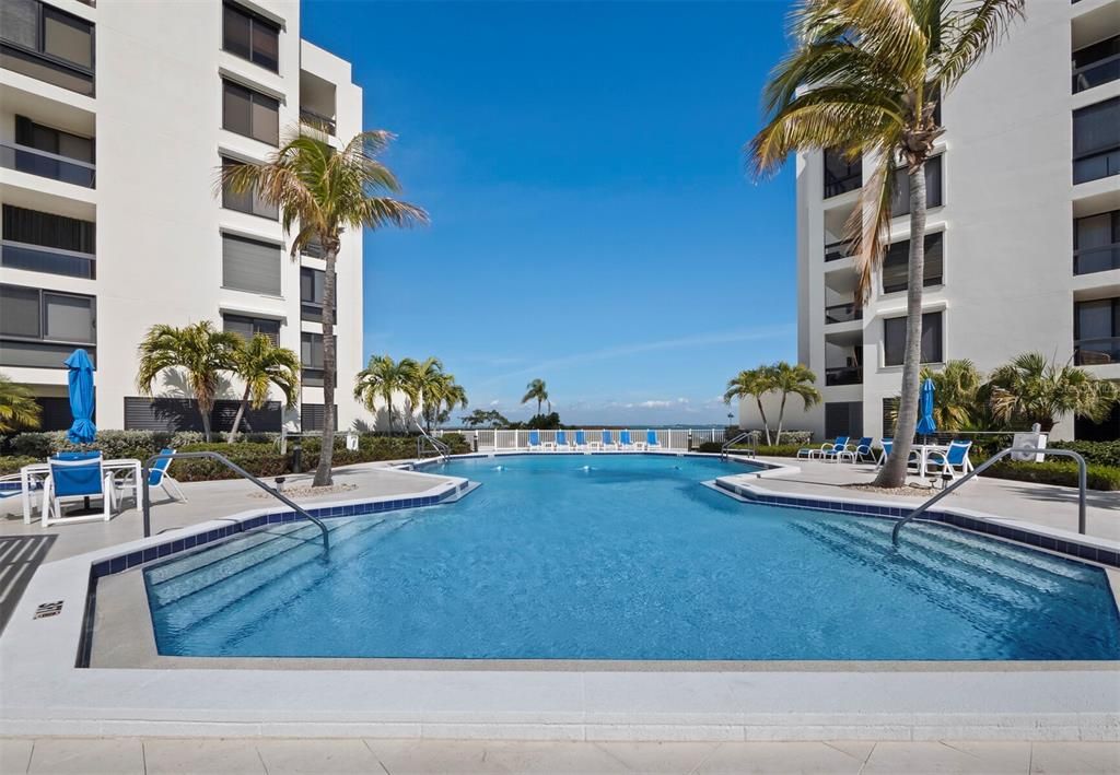 En Venta: $899,000 (2 camas, 2 baños, 1715 Pies cuadrados)