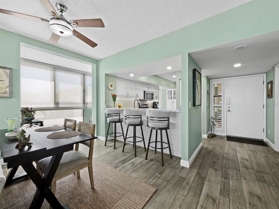 En Venta: $899,000 (2 camas, 2 baños, 1715 Pies cuadrados)