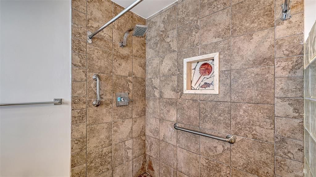 Под контрактом: $449,900 (3 спален, 3 ванн, 1903 Квадратных фут)