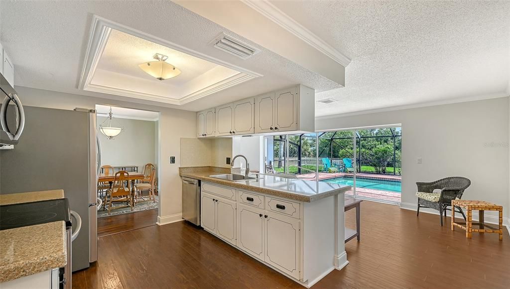 Под контрактом: $449,900 (3 спален, 3 ванн, 1903 Квадратных фут)
