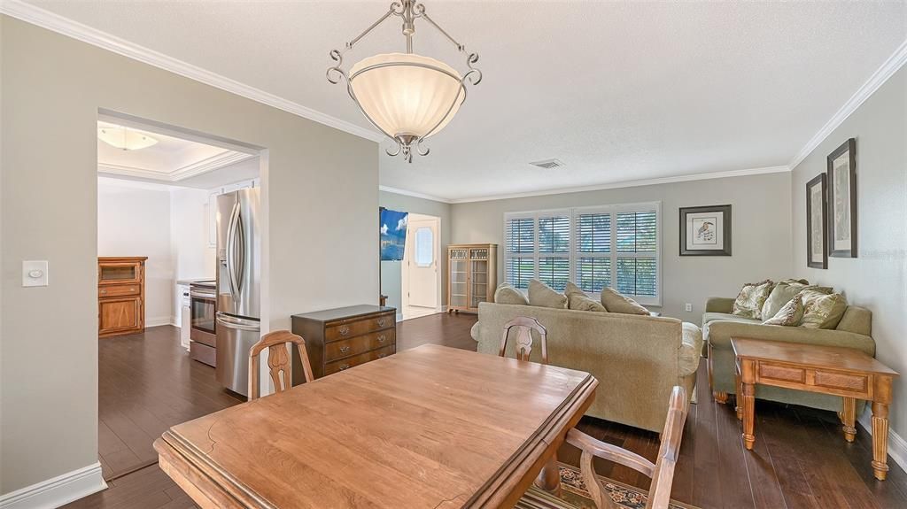 Под контрактом: $449,900 (3 спален, 3 ванн, 1903 Квадратных фут)