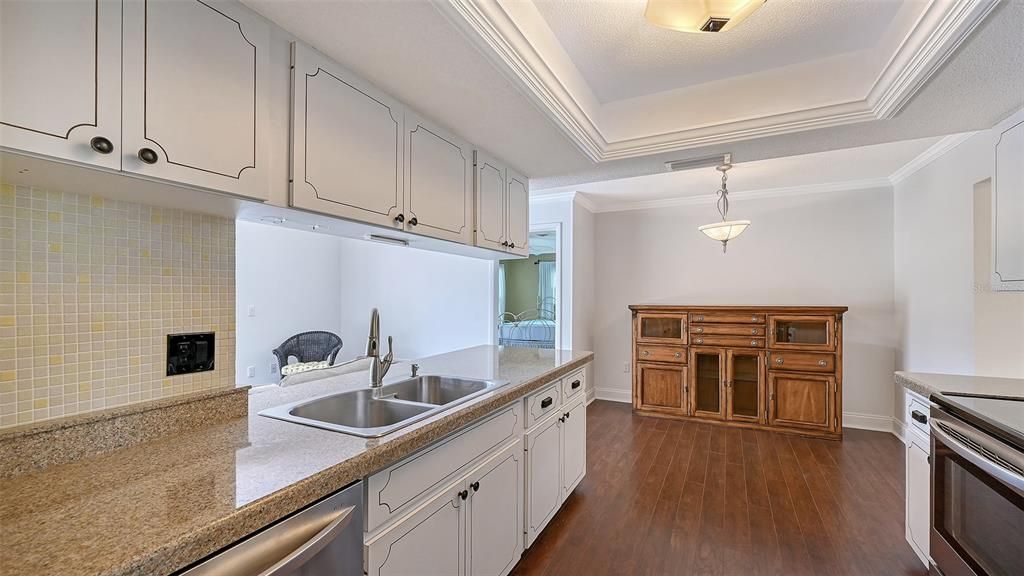 Под контрактом: $449,900 (3 спален, 3 ванн, 1903 Квадратных фут)