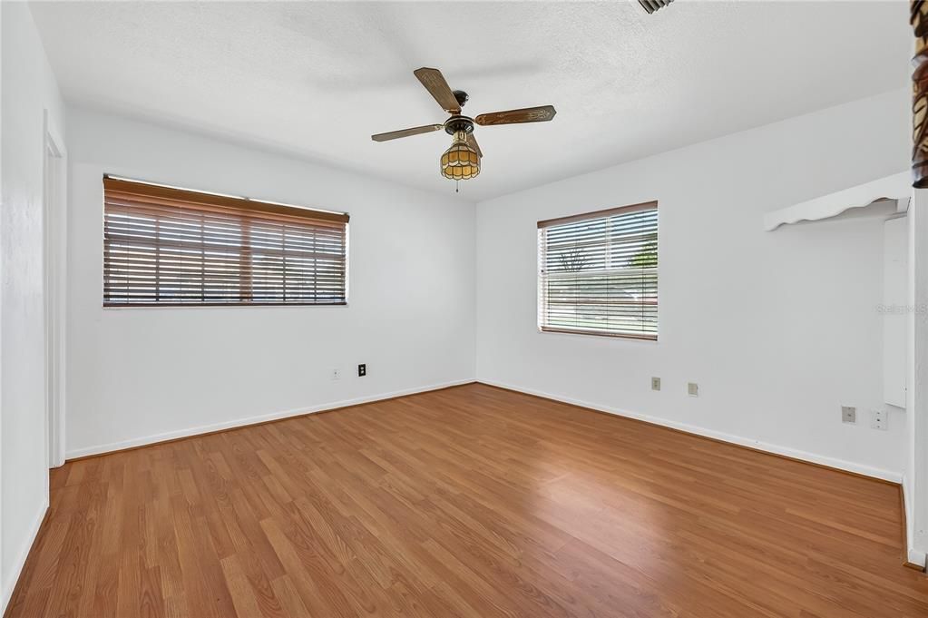 Active With Contract: $239,000 (3 beds, 1 baths, 1195 Square Feet)
