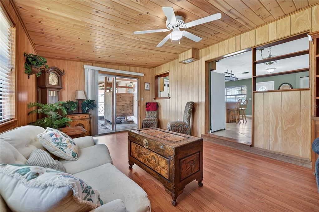 Active With Contract: $239,000 (3 beds, 1 baths, 1195 Square Feet)