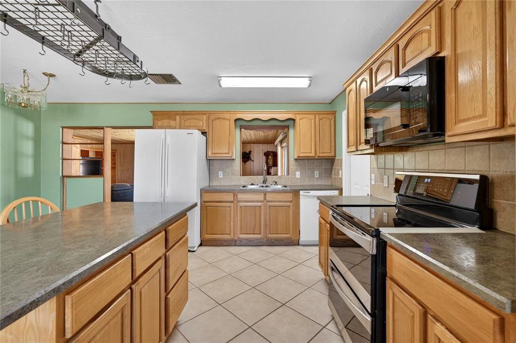 Active With Contract: $239,000 (3 beds, 1 baths, 1195 Square Feet)